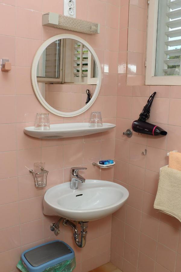 Apartment For One Person Kukljica Ngoại thất bức ảnh